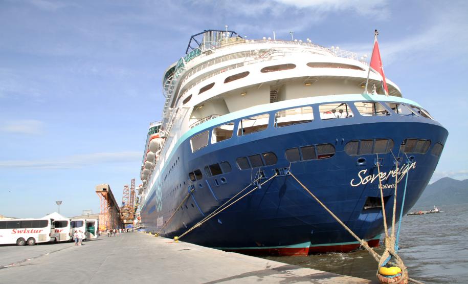 Porto de Paranaguá recebe primeiro navio de cruzeiro da temporada 2015/2016