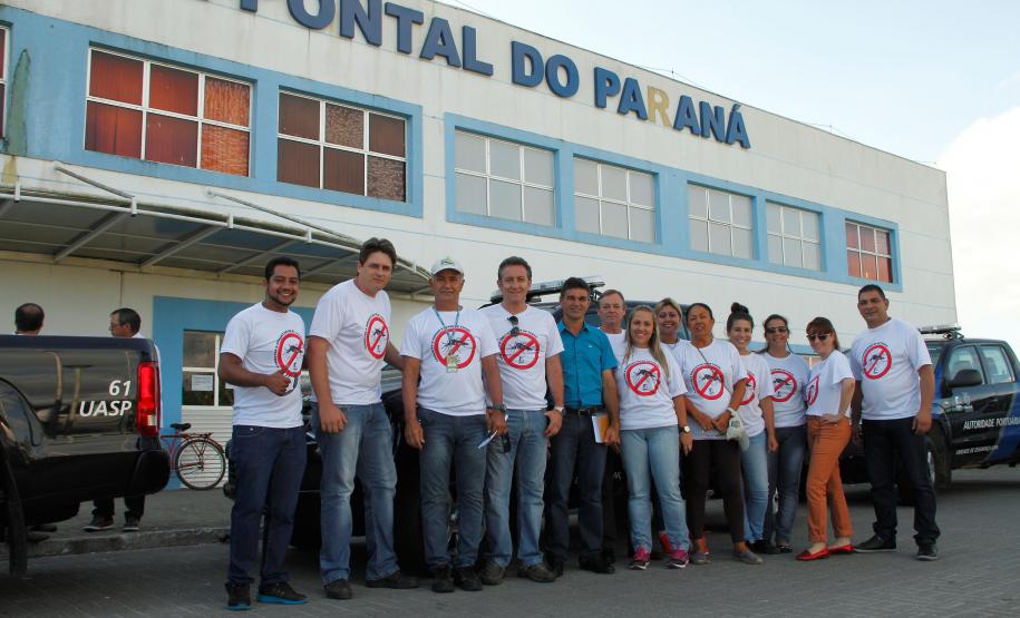 Patrulha de Combate à Dengue orienta estabelecimentos comerciais em Pontal do Paraná Patrulha de Combate à Dengue orienta estabelecimentos comerciais em Pontal do Paraná