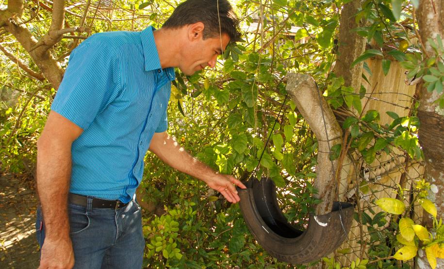 Patrulha de Combate à Dengue orienta estabelecimentos comerciais em Pontal do Paraná Patrulha de Combate à Dengue orienta estabelecimentos comerciais em Pontal do Paraná