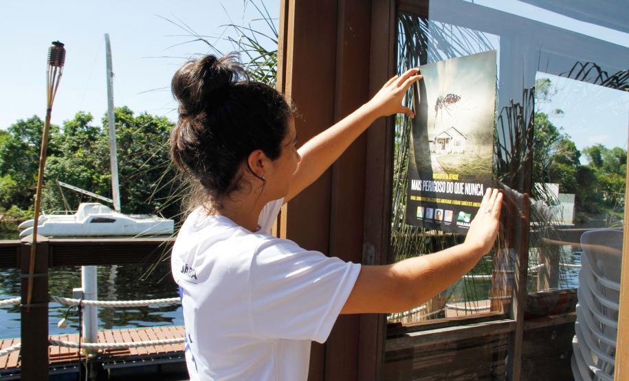 Patrulha de Combate à Dengue orienta estabelecimentos comerciais em Pontal do Paraná Patrulha de Combate à Dengue orienta estabelecimentos comerciais em Pontal do Paraná