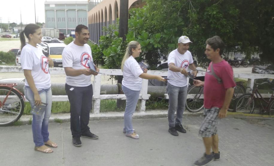 Patrulha de combate à dengue reforça ações de orientação em Paranaguá