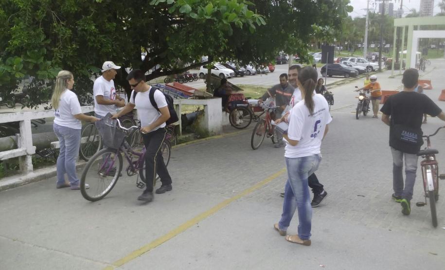 Patrulha de combate à dengue reforça ações de orientação em Paranaguá