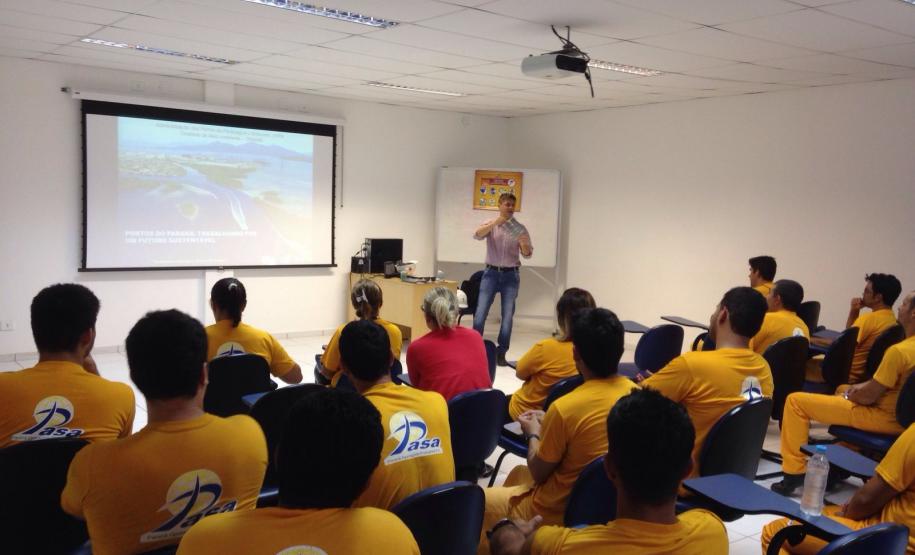 Patrulha de combate à dengue reforça ações de orientação em Paranaguá