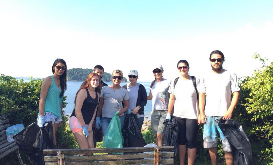 Patrulha de combate à dengue em ação na Ilha do Mel