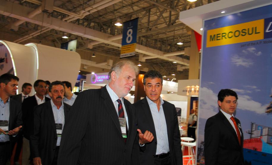 Richa anuncia novos recordes de movimentação pelo Porto de Paranaguá Richa anuncia novos recordes de movimentação pelo Porto de Paranaguá