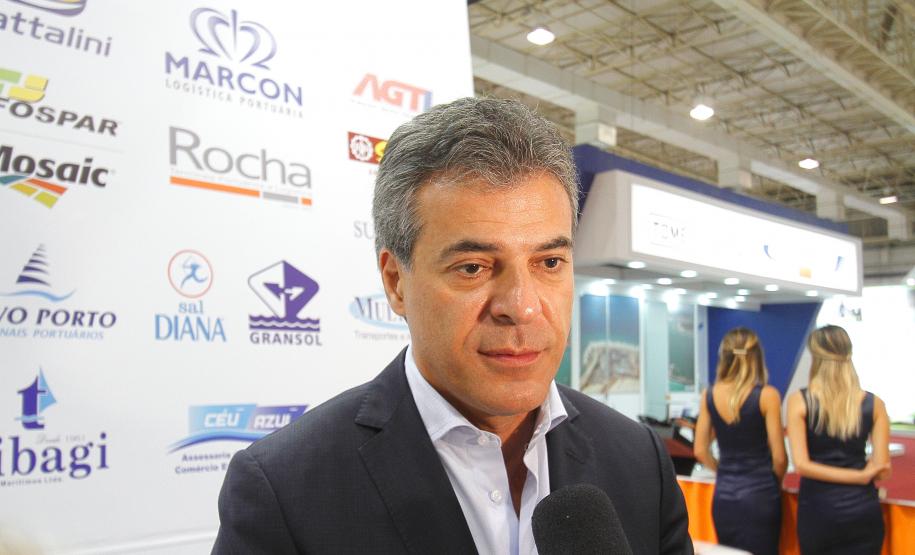 Richa anuncia novos recordes de movimentação pelo Porto de Paranaguá Richa anuncia novos recordes de movimentação pelo Porto de Paranaguá