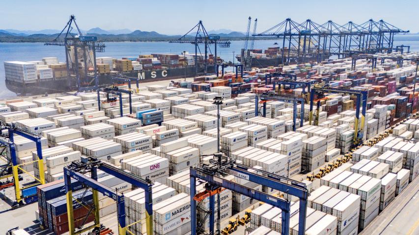 Porto também registra alta nas exportações de soja, óleo de soja e na movimentação de contêineres em 2026